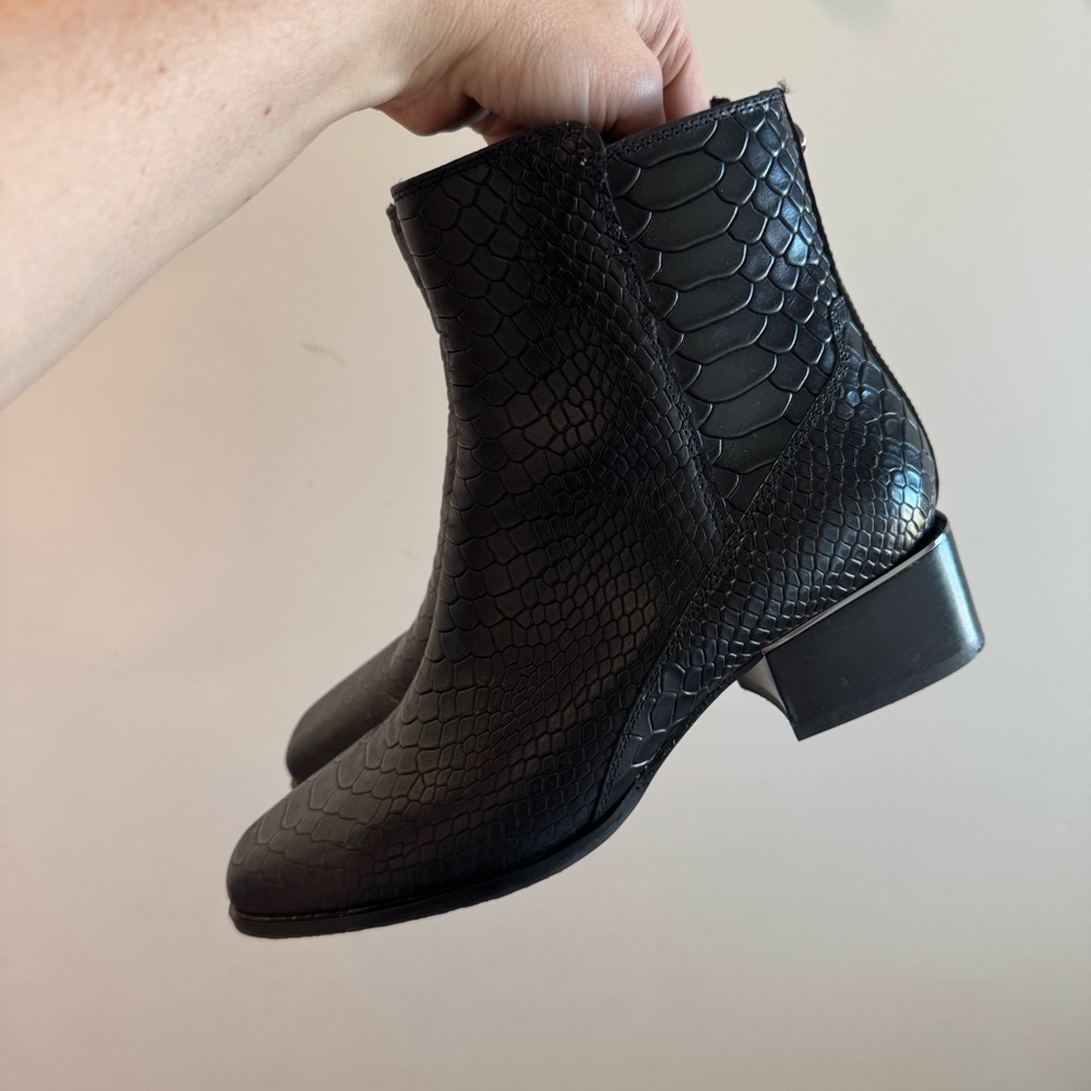 Donald Pliner Azia Women's Black Snake Embossed Leather Booties Size‎ 8M - Picture 7 of 10